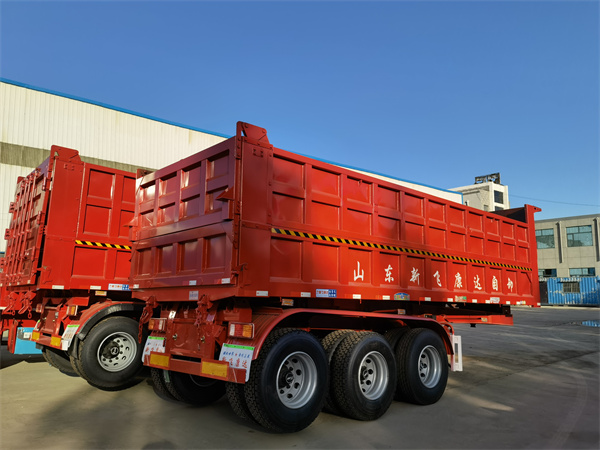 山东拖翻自卸车