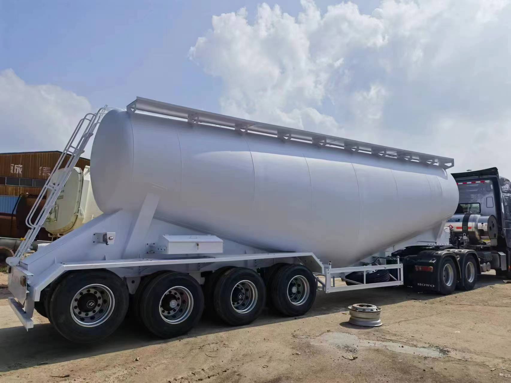 济宁粉粒物料运输车