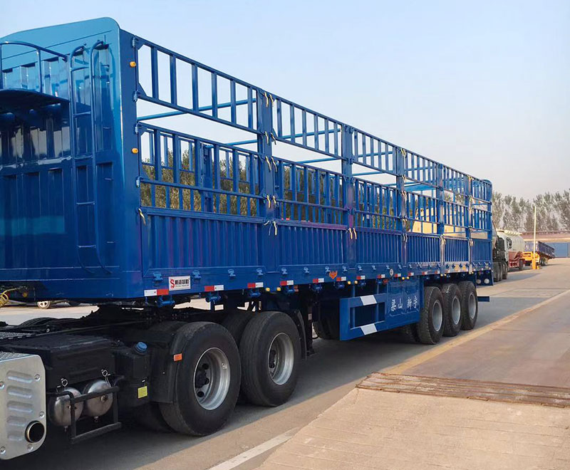 梁山仓栅式半挂车