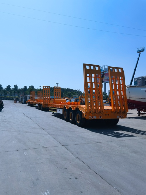 低平板式半挂车